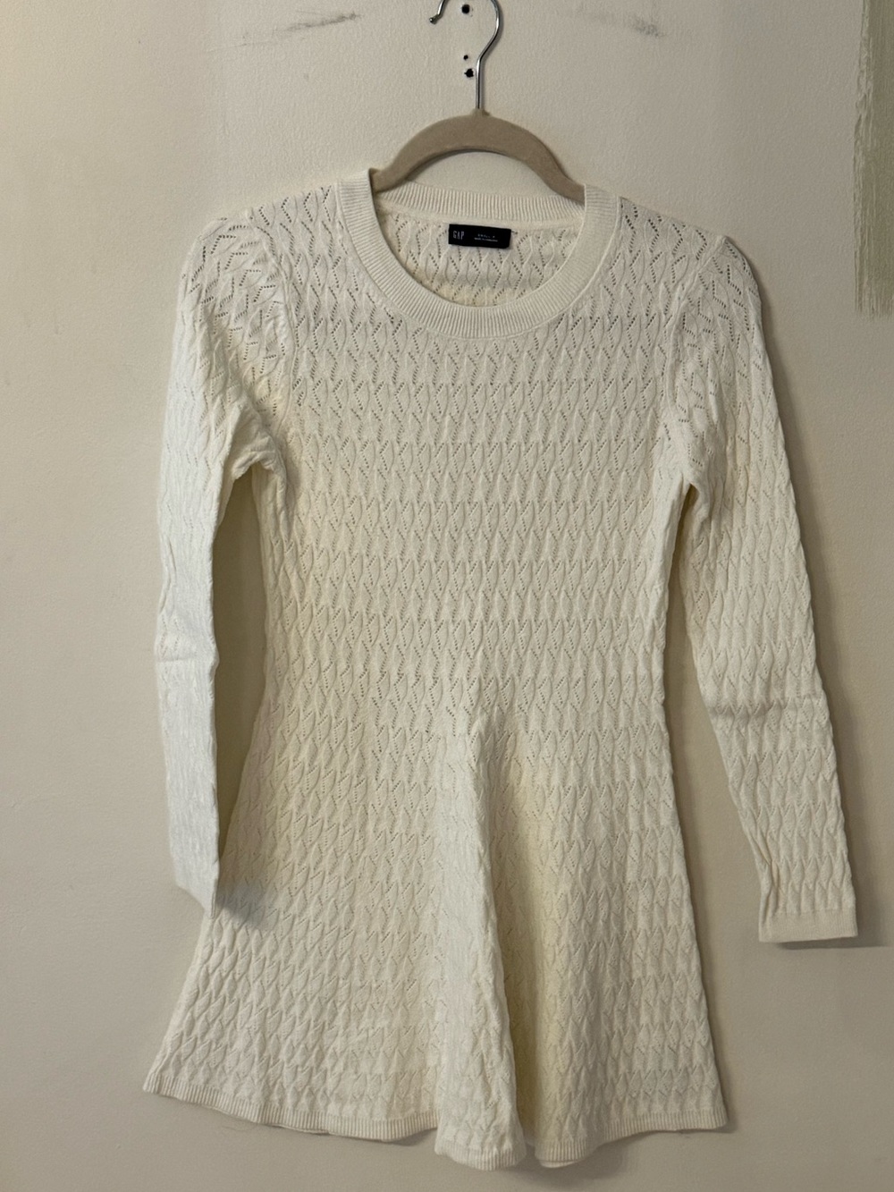 GAP Cream Cable Knit Crewneck Sweater